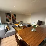 Apartment Modern Spacious Penthouse