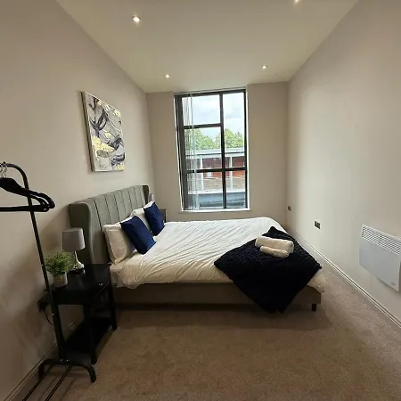 Modern Spacious Penthouse *