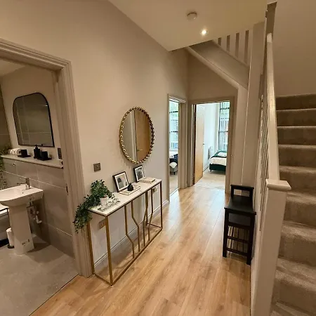 Modern Spacious Penthouse *